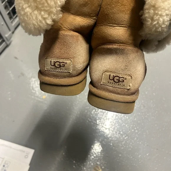 UGG - Bailey Button Boot - Picture 2 of 7